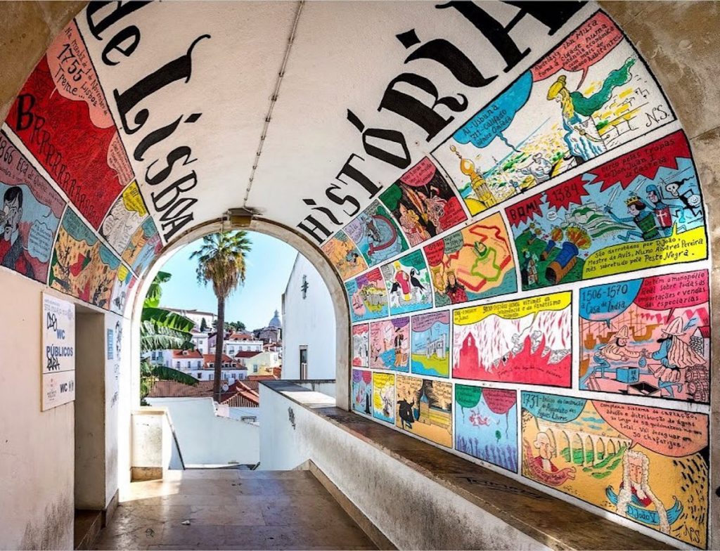 La peinture murale História de Lisboa est de l'illustrateur Nuno Saraiva, elle a été peinte sur l'arche du tunnel en 2016