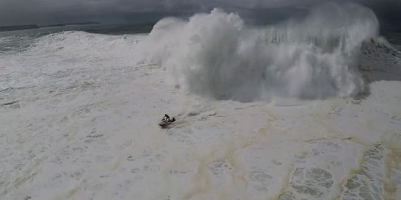 sauvetage d'un surfeur pro à nazaré